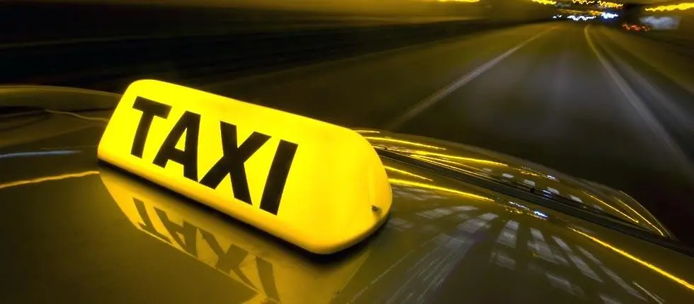 Младеж открадна телефон от такси в Сливен