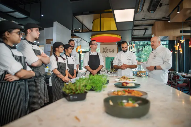  Нов pop-up ресторант споделя историите на бежанците в България посредством универсалния език на храната 