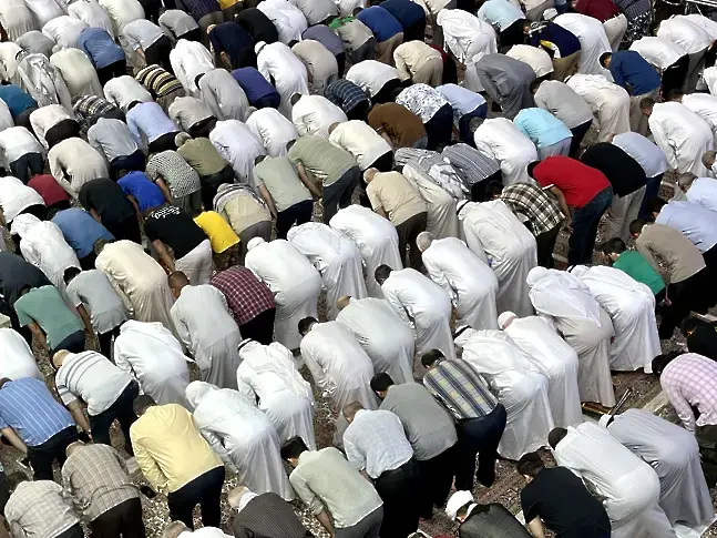 Стотици смъртни случаи на поклонници по време на хаджа заради жегите