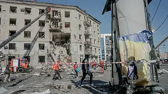 Три жертви и десетки ранени след руска бомбена атака в Харков