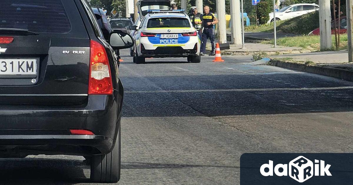 Лек автомобил и тротинетка катастрофираха на булевард България в Русе