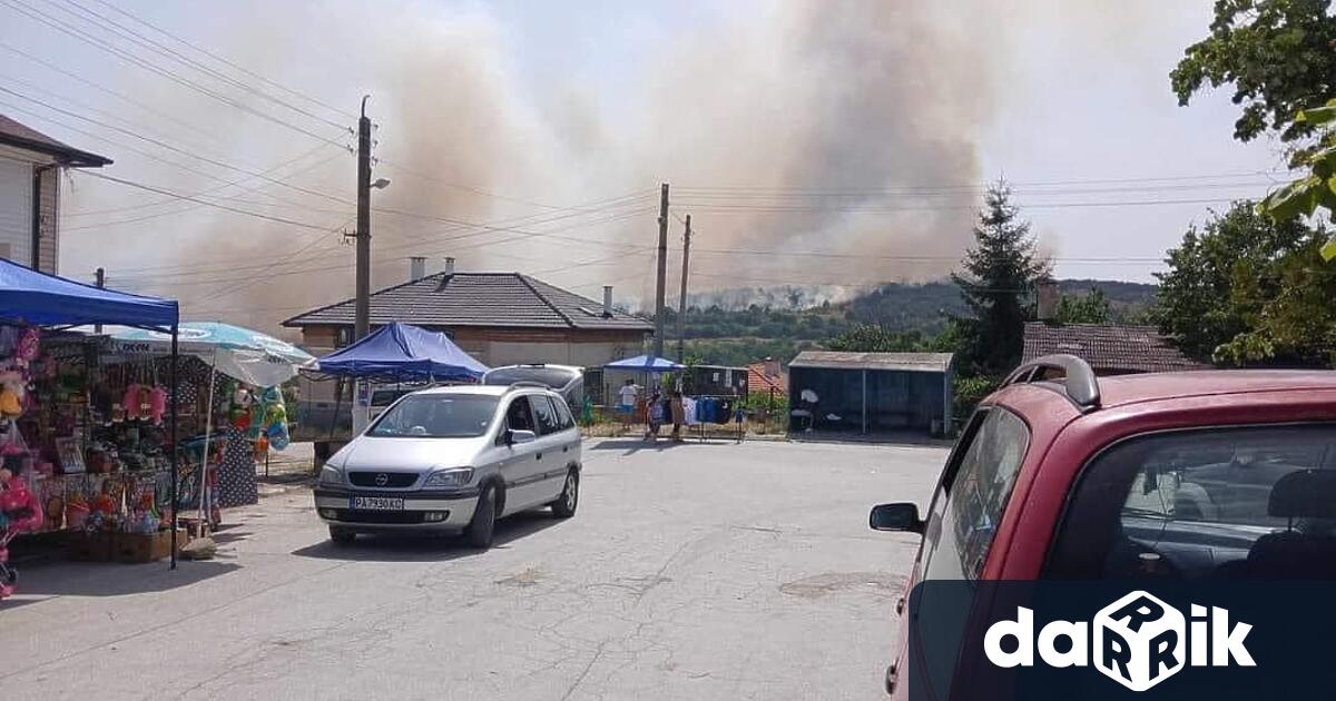 Два пожара бушуваха в Южна България Пламъците обхванаха райони около