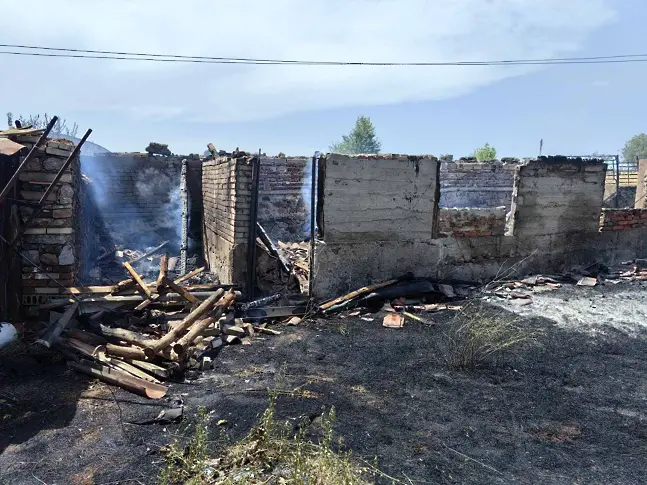 Две къщи пламнаха в пазарджишкото село Свобода