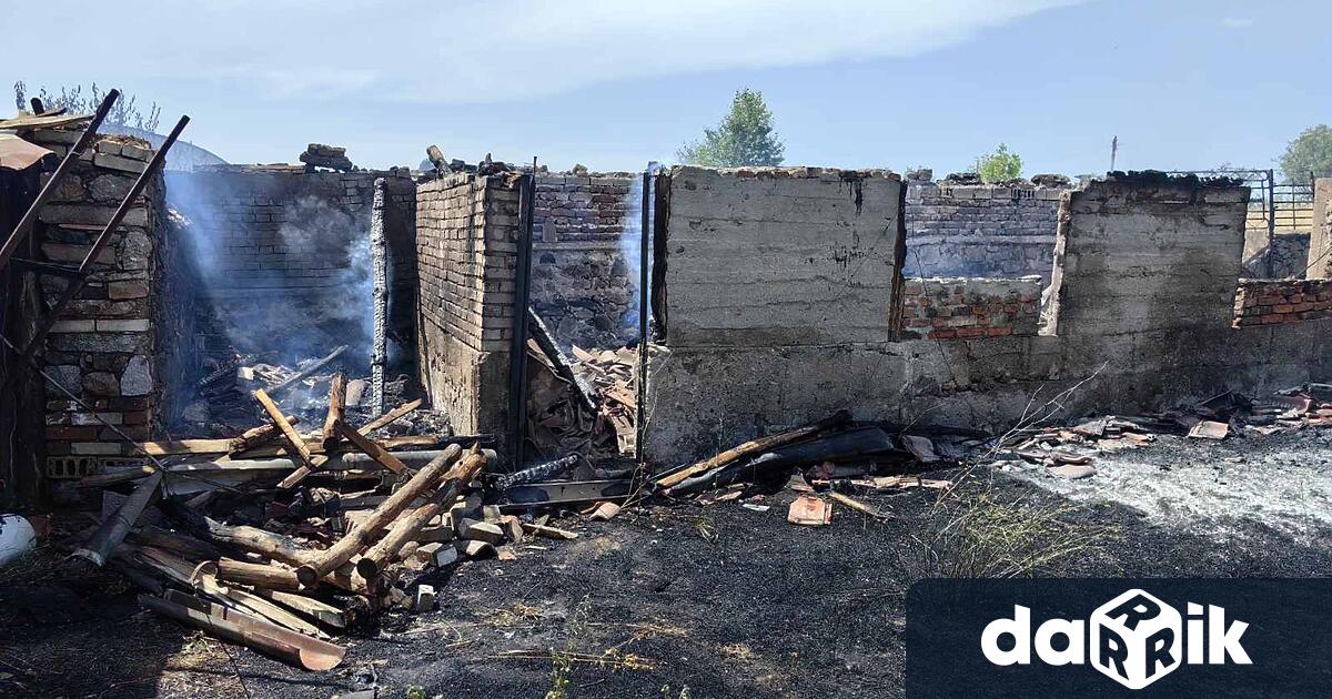 Две къщи пламнаха в пазарджишкото село Свобода Постройките са необитаеми