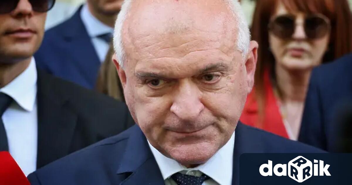 Служебният премиер Димитър Главчев избяга от изслушване в Народното събрание