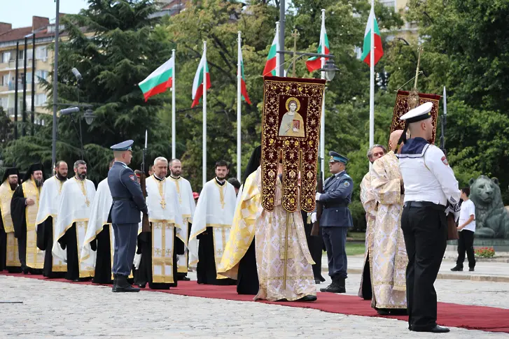 Интронизация и първи думи на новоизбрания български патриарх Даниил (снимки)
