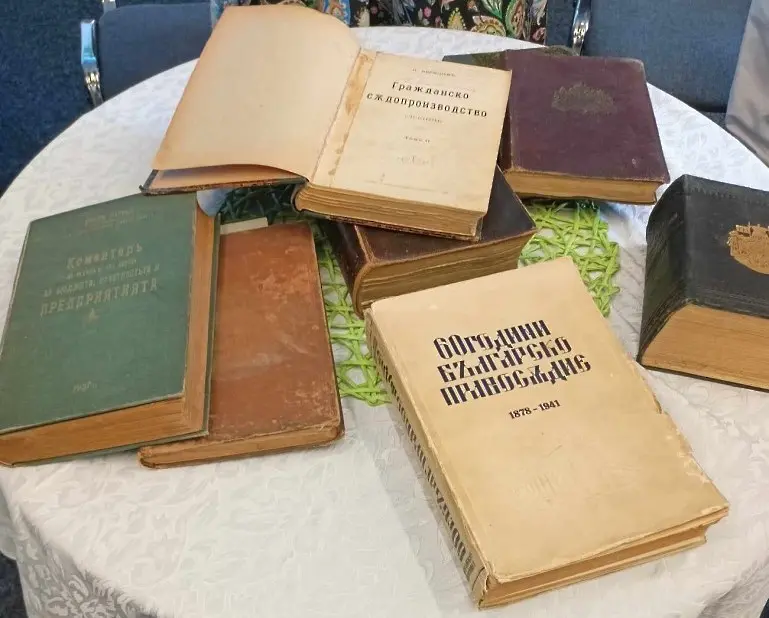 Две нови дарения получи Регионална библиотека "Пейо Яворов"