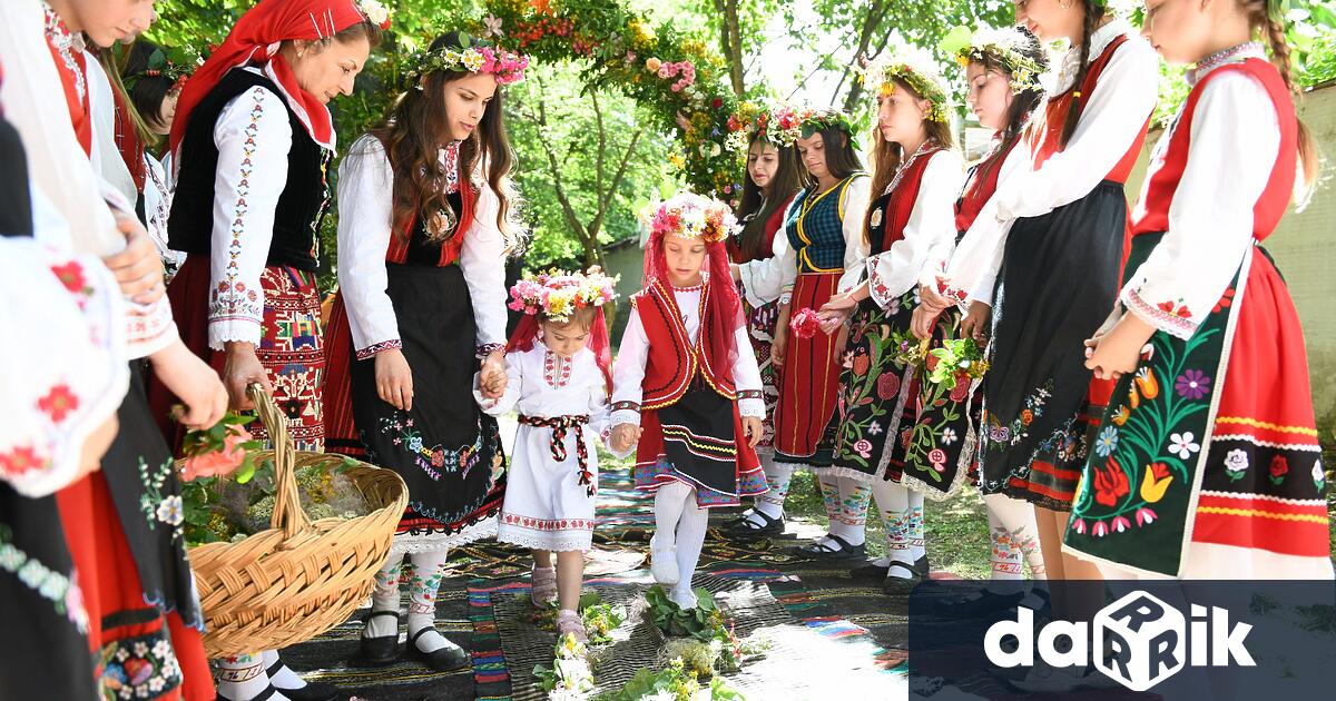 Балканското село Бяла отбеляза двоен празник – Еньовден и храмовия