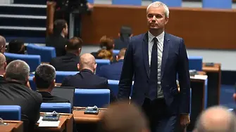 Спор в парламента: Костадинов иска приемане на еврото през 2043 г., Цонев се възмути от неверни внушения