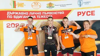 Дъжд от медали за русенските щангисти във втория ден на Държавното лично първенство по вдигане на тежести 2024