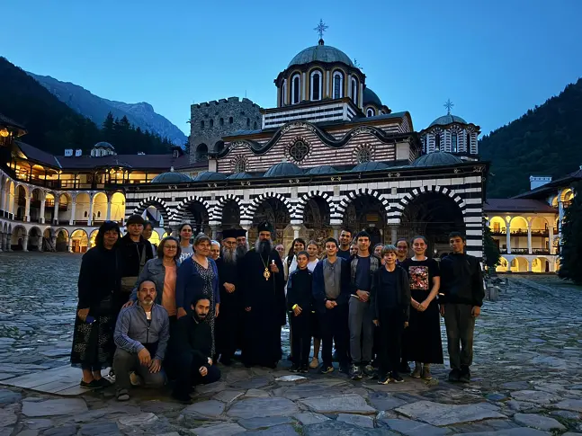 Български и украински деца посрещнаха патриарх Даниил в Рилския манастир