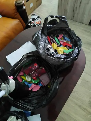 Полицията в Бургас иззе 18 000 флакона с райски газ