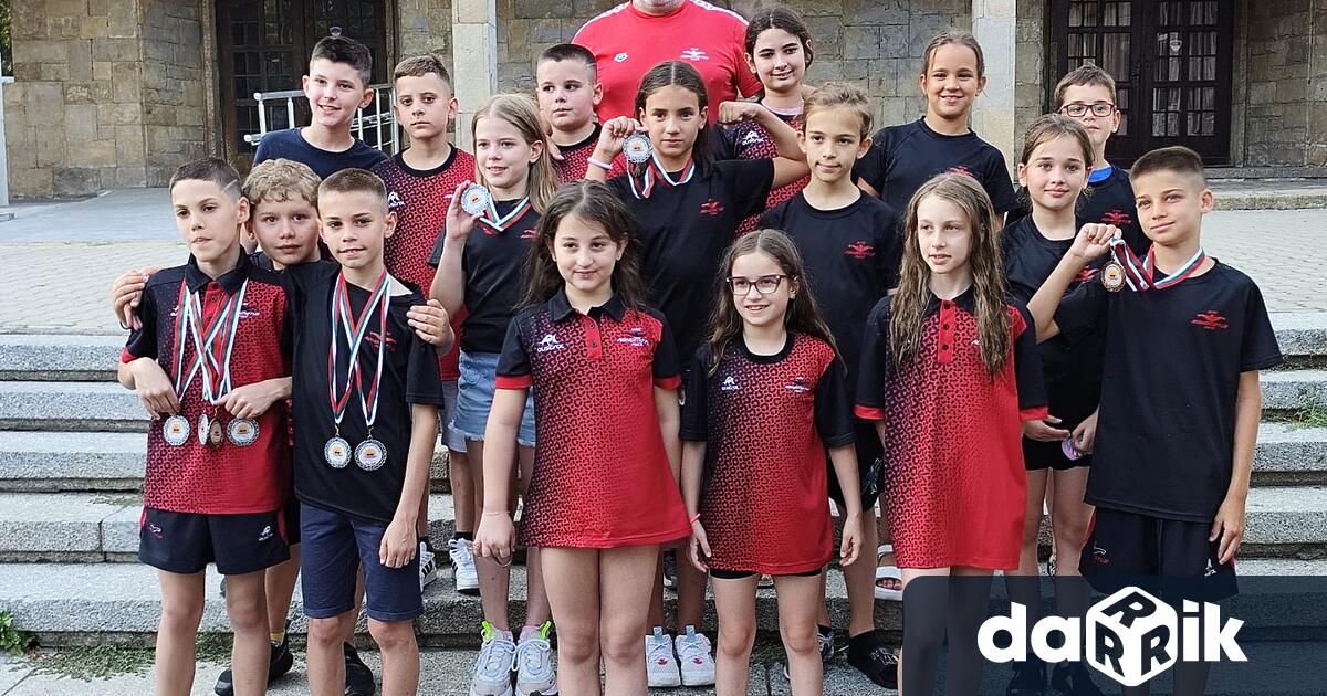 Най малките състезатели от Клуба по плувни спортове Локомотив 9 10