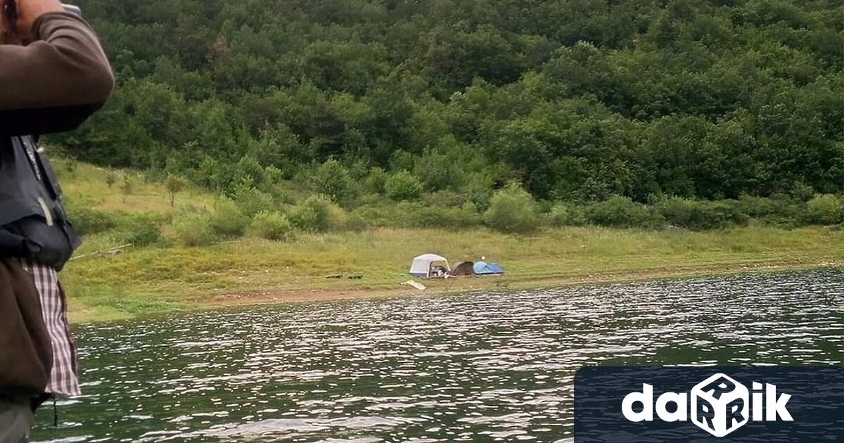 Инспектори на Изпълнителна агенция по рибарство и аквакултури ИАРА