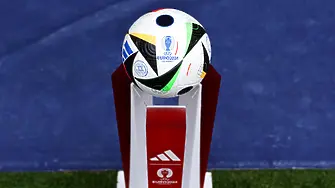 Финалът на Европейското ще се играе с нова сребриста топка (снимки)