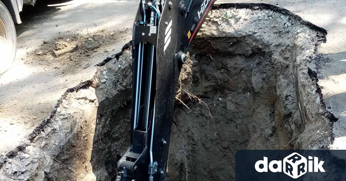 В Морската градина се извършват ремонти дейности на пропадналия участък