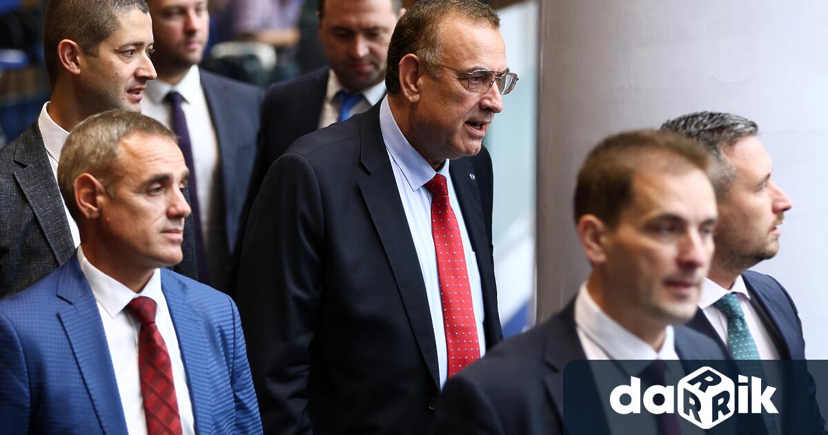Отстранените от парламентарната група на ДПС депутати биха подкрепили кабинет