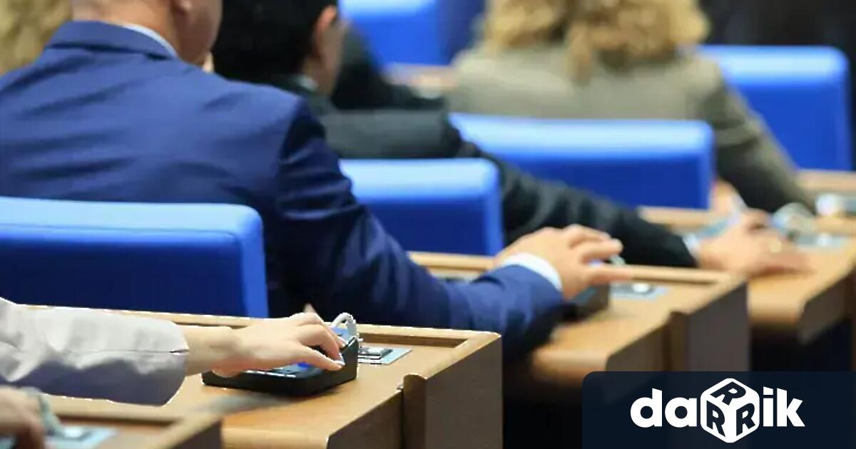 И в петъчния ден парламентарната група на ДПС продължи да