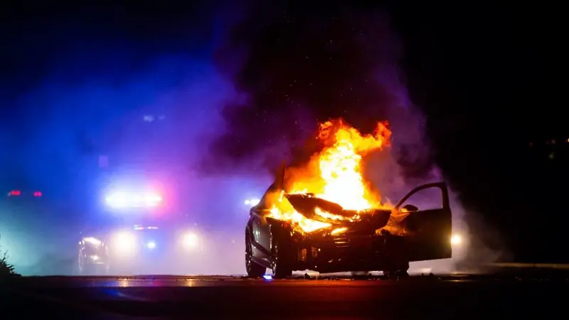 Пожар унищожи лека кола "Опел Вектра" на булевард във Видин