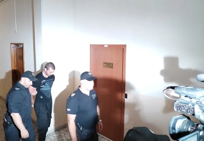 Съдът в Бургас: Белезници за полицая, счупил челюстта на студент в Созопол
