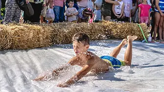 Стотици малчугани участваха в първия в страната Фестивал на водните забавления във Враца