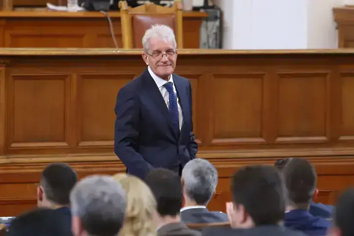 Рамадан Аталай: Ако иска, Пеевски може да остане депутат