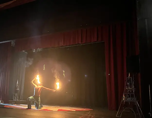 Цирк Миракъл представи спектакъл на сцена в град Левски