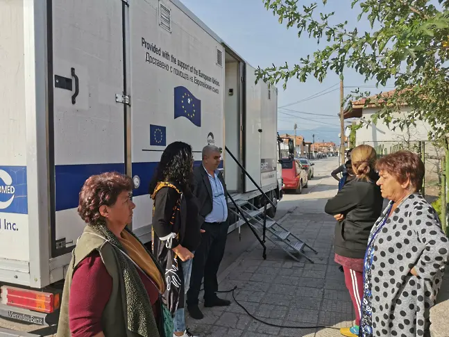 Мобилен кабинет провежда гинекологични прегледи в град Септември