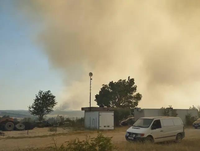 10 къщи са изпепелени от пожар край Хасково