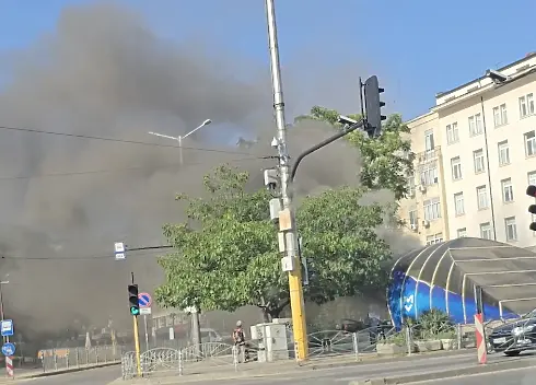 Пожар избухна в метростанция “Сердика” в София (ВИДЕО)