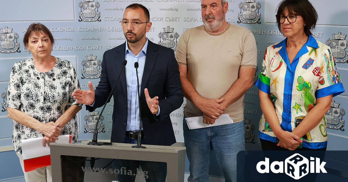 Днес вече спуснаха и тъмната завеса зад която общинските съветници