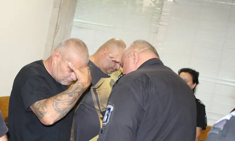 Остават в ареста задържаните с цял боен арсенал в Димитровград
