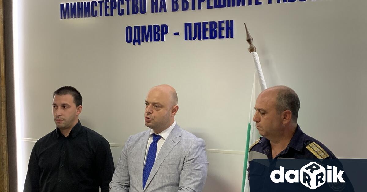 Във връзка с усложнената пожарна обстановка и интензивния валеж придружен