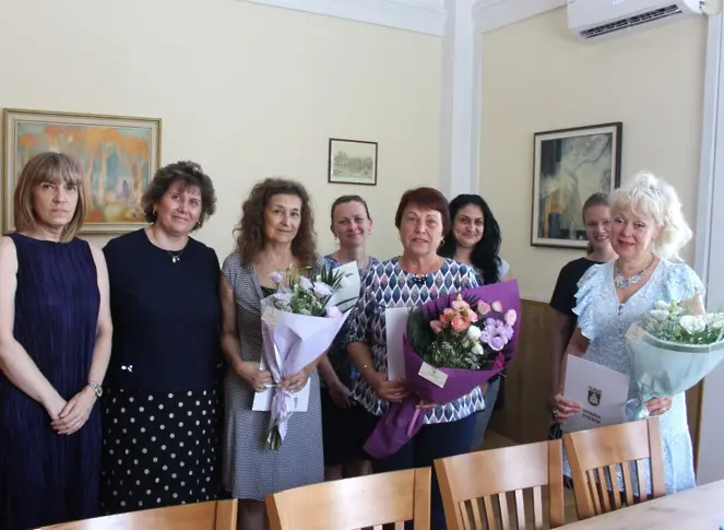 Община Плевен с жест на благодарност към пенсионирани преподаватели