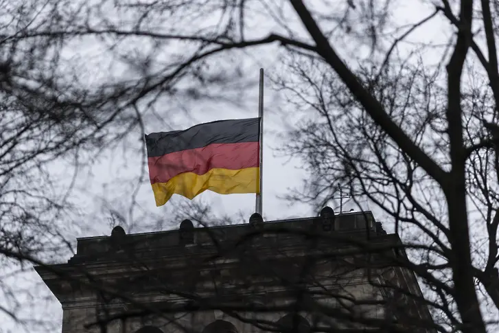 Германия забрани известно екстремистко списание “Compact”