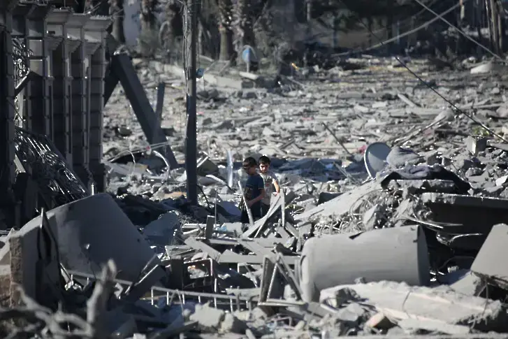 Израелските удари в Газа убиха най-малко 57 души