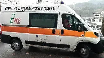 Пешеходка с опасност за живата след като бе ударена от камион в Доспат   
