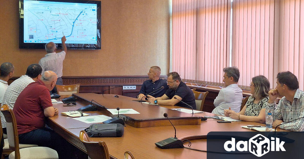 Голяма част от асфалтирането на улици в местността Евксиноград където