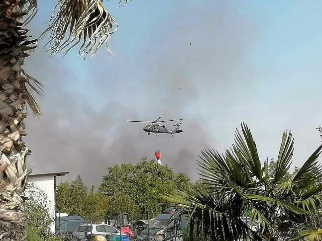 Гасят с хеликоптер пожар в пловдивско село