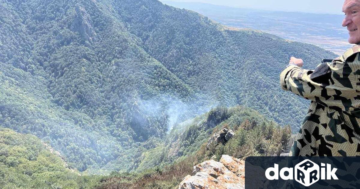 Избухнал е горскипожар в района на местността Беклемето Троянския проход