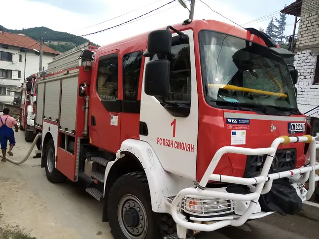 Късо съединение в електропроводи предизвикаха три пожара в Смолянско 
