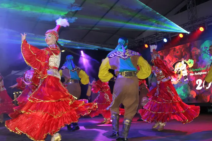С впечатляващ галаконцерт завърши Четвъртият международен фолклорен фестивал „Фолклорната магия на Мездра“