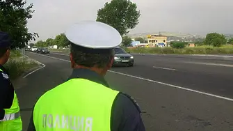 Спипаха шофьор с фалшива книжка зад волана на лек автомобил в Сливен