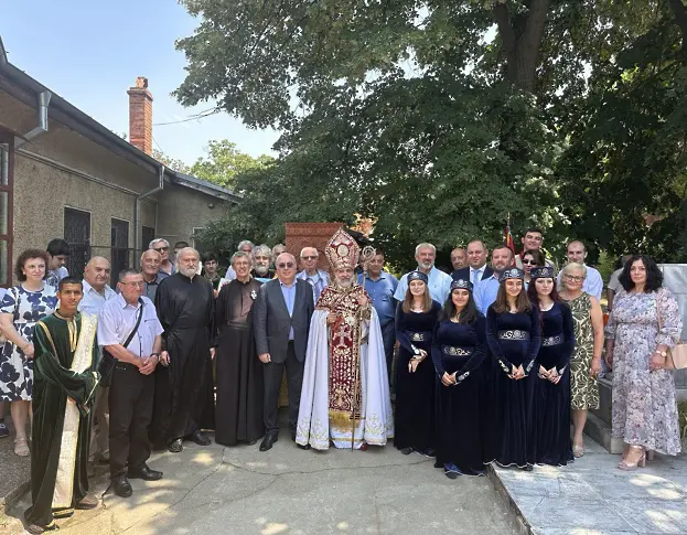 Каменен кръст – хачкар, бе осветен днес в двора на Арменската църква в Русе