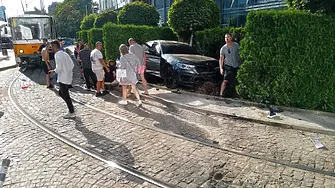 Две деца и трима възрастни - ранени при тежка катастрофа в София (обновена)