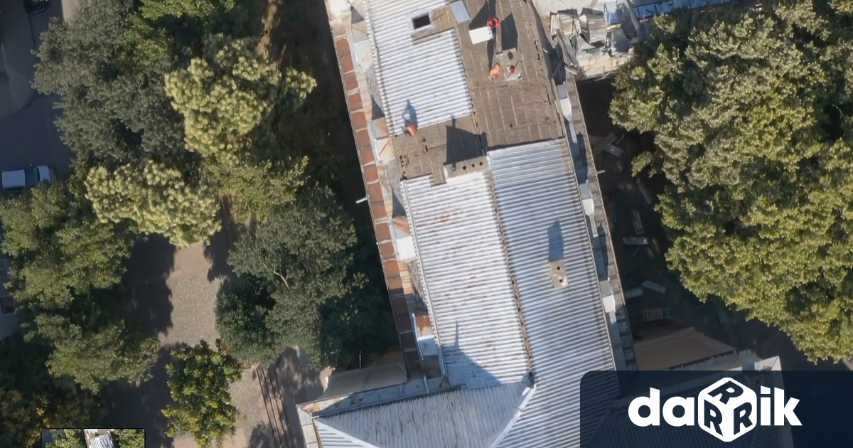 Строителна бригада от 15 човека работи по последния етап на