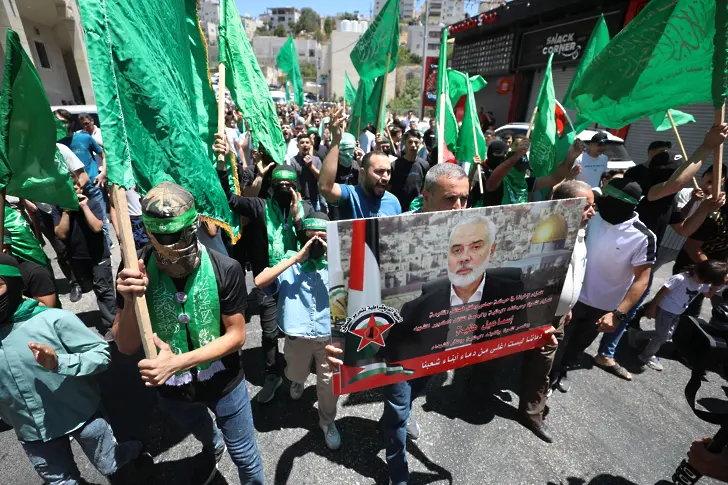 Хиляди се включиха в погребалната церемония на лидера на „Хамас“  (ВИДЕО и СНИМКИ)