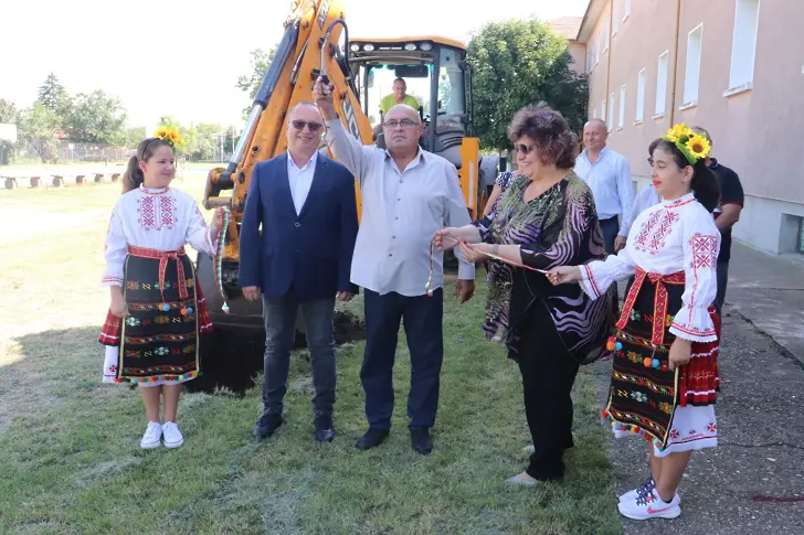 Започна изграждането на физкултурен салон в единственото средно училище в Сливо поле