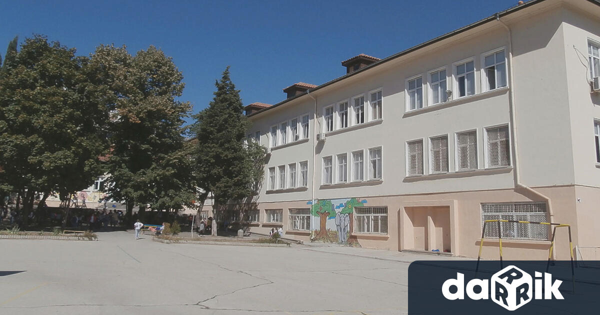 Живущи в района на варненското училище Васил Друмев са събрали