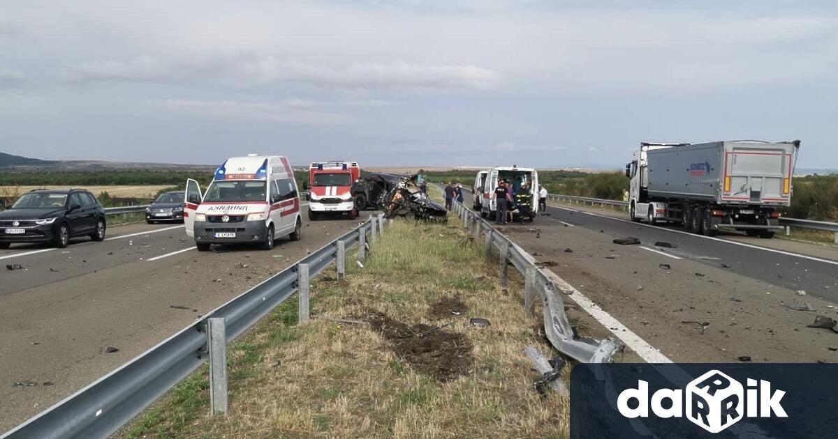 Огромна тапа блокира автомагистрала Тракия след тежката катастрофа рано сутринта